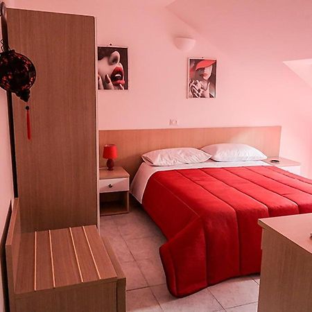 Suisse Hotel กาแซร์ตา ภายนอก รูปภาพ