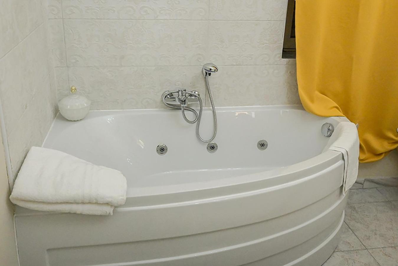 Suisse Hotel กาแซร์ตา ภายนอก รูปภาพ