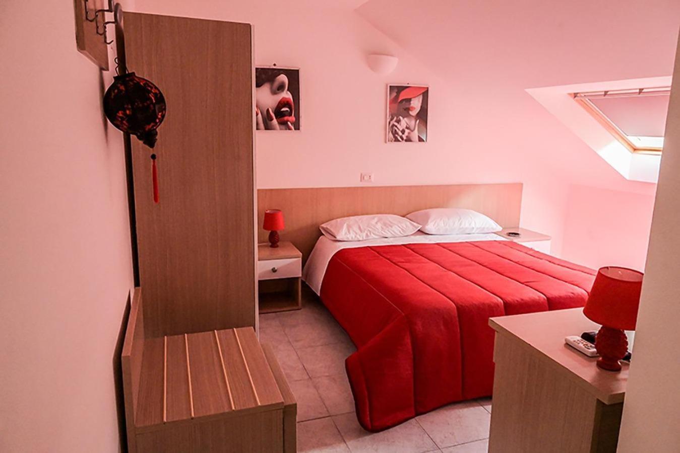 Suisse Hotel กาแซร์ตา ภายนอก รูปภาพ