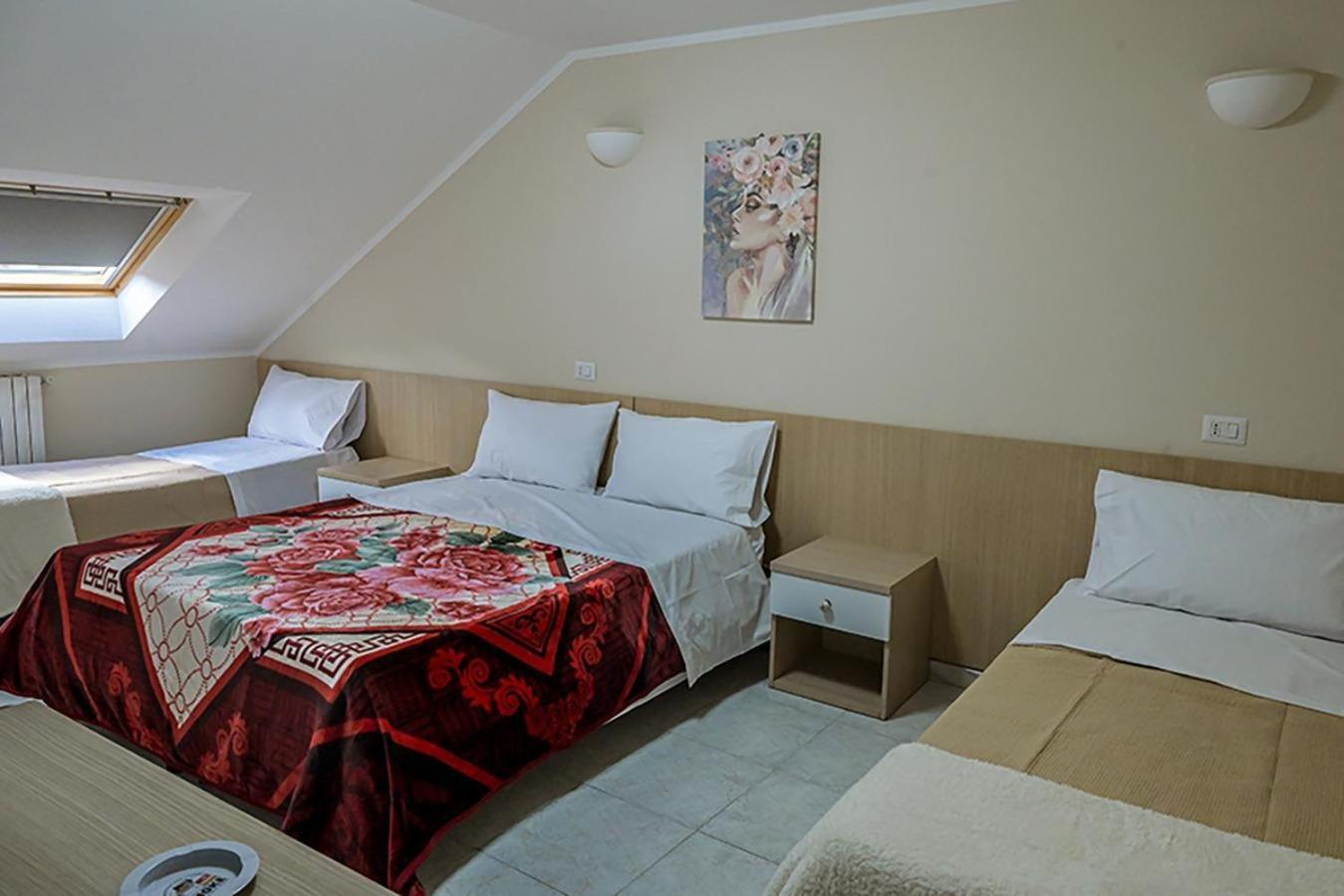 Suisse Hotel กาแซร์ตา ภายนอก รูปภาพ