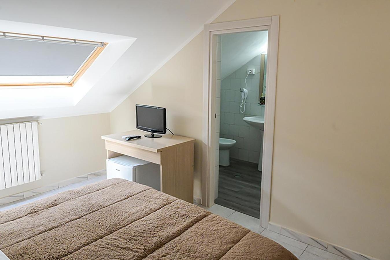 Suisse Hotel กาแซร์ตา ภายนอก รูปภาพ