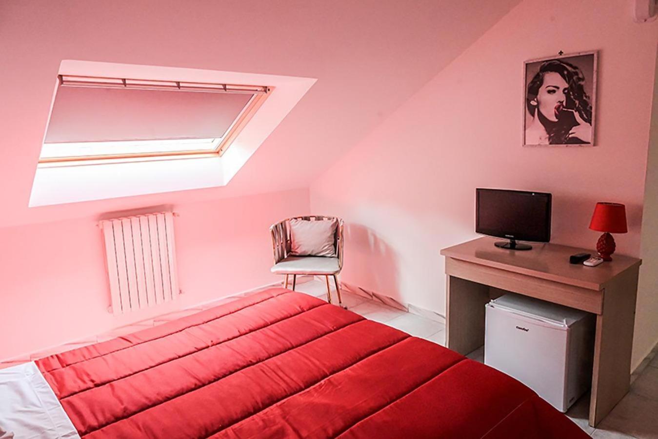 Suisse Hotel กาแซร์ตา ภายนอก รูปภาพ